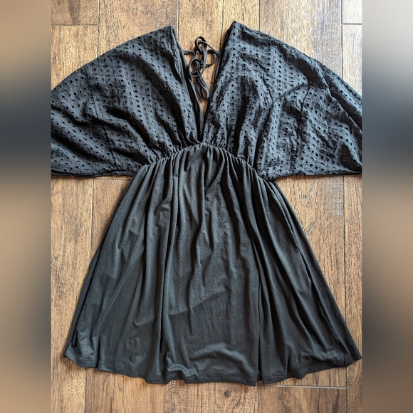 New! NINEXIS Size S Deep Front & Back V Toe Back Bohemian Mini Crochet Coverup - Picture 2 of 16